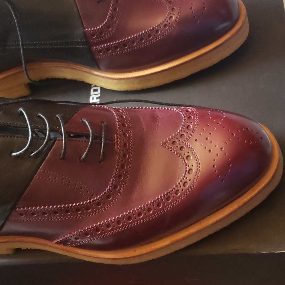 Mens designer shoe